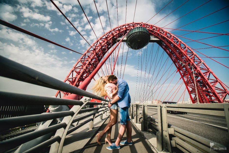 Фотосессия на мосту в Москве