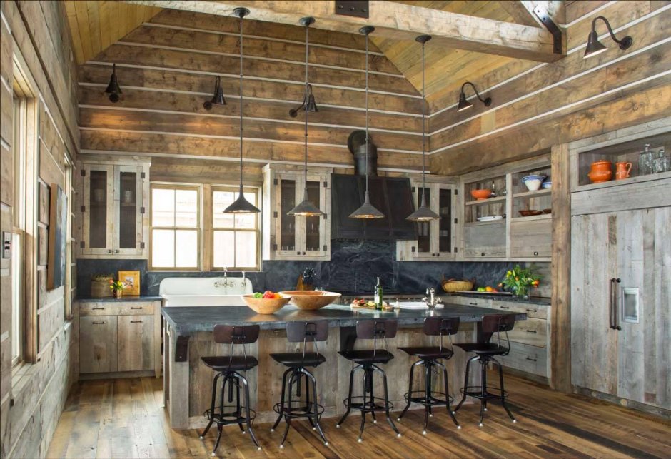 Черная кухня в деревянном доме