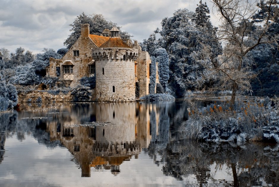 Замок Chateau de la Mothe-Chandeniers, Франция