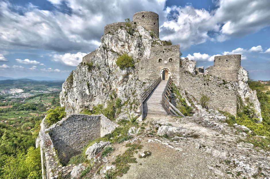 Средневековый дворец (the Medieval Palace)