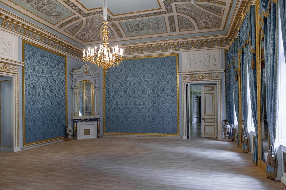 Дворец ка Реццонико в Венеции бальный зал