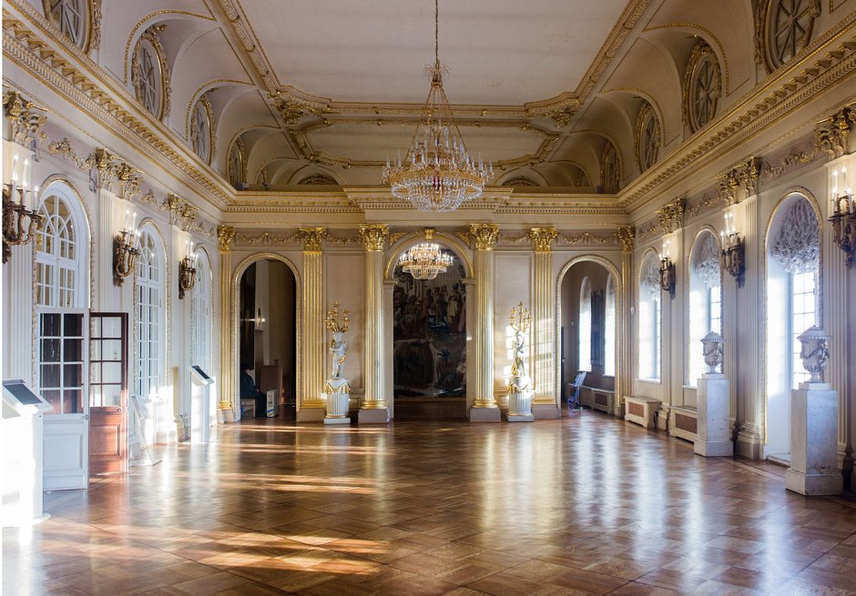 Экспозиция Эрмитажа «зимний дворец Петра первого».