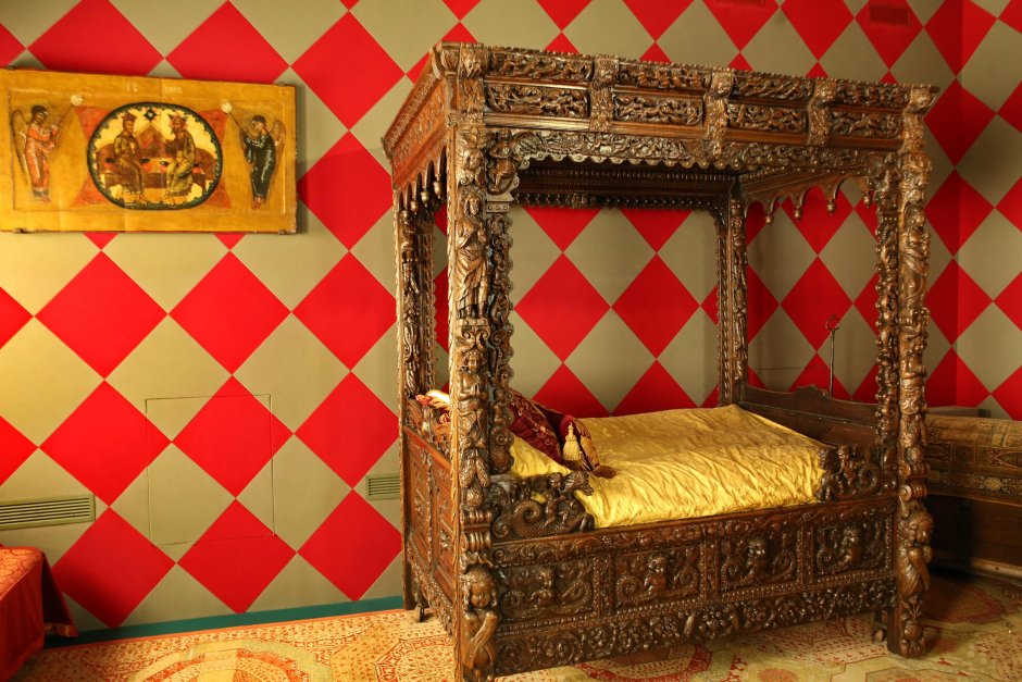 Коломенский дворец кровать царя