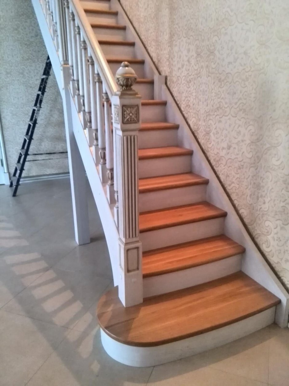Лестница с закругленными ступенями