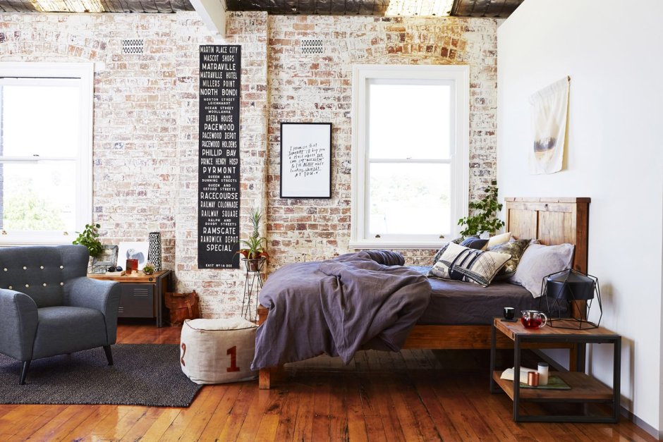 Кирпичная стена в интерьере