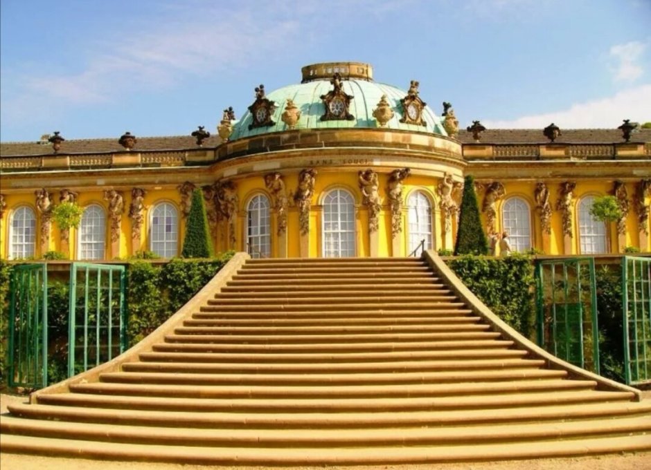 Лестницы дворца Цвингера