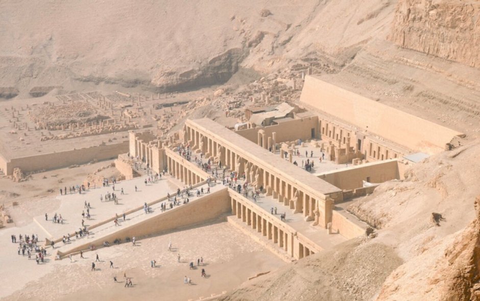 Храм Хатшепсут Египет вид внутри