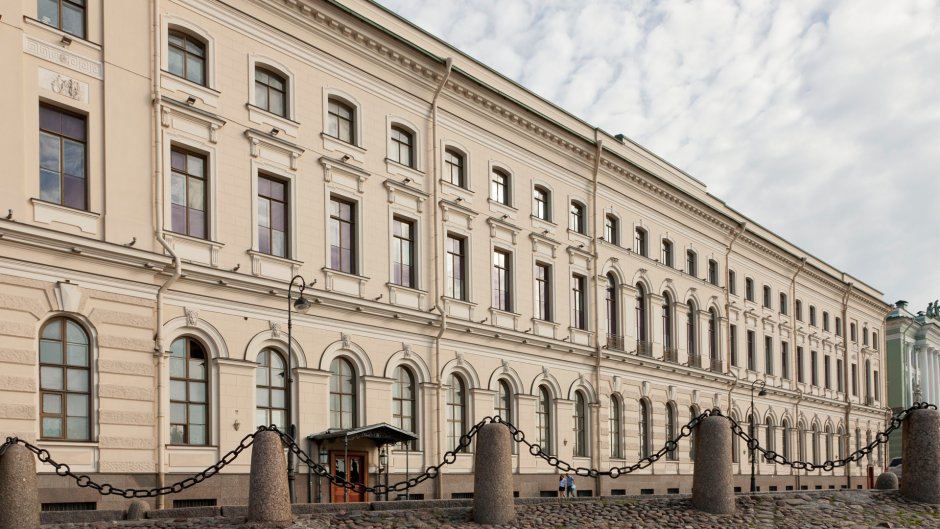 Петергоф в Санкт-Петербурге Эрмитаж