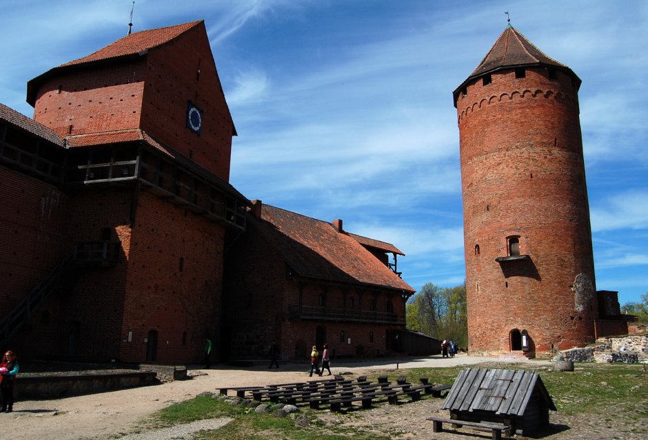 Турайдский замок в Латвии внутри