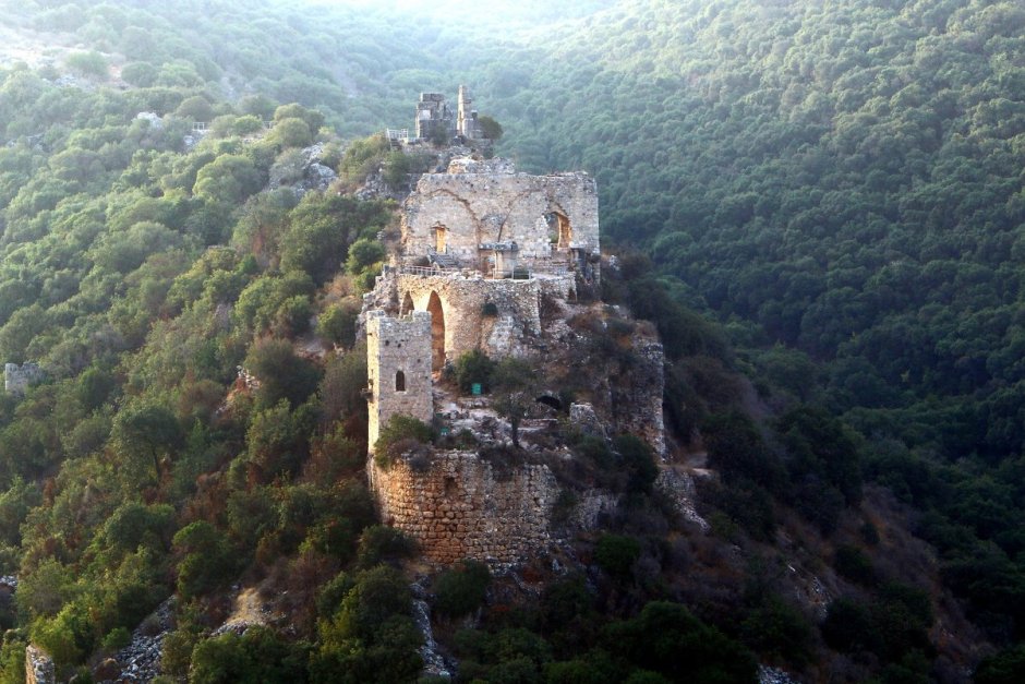 Средневековый замок сверху Карак де Шелье
