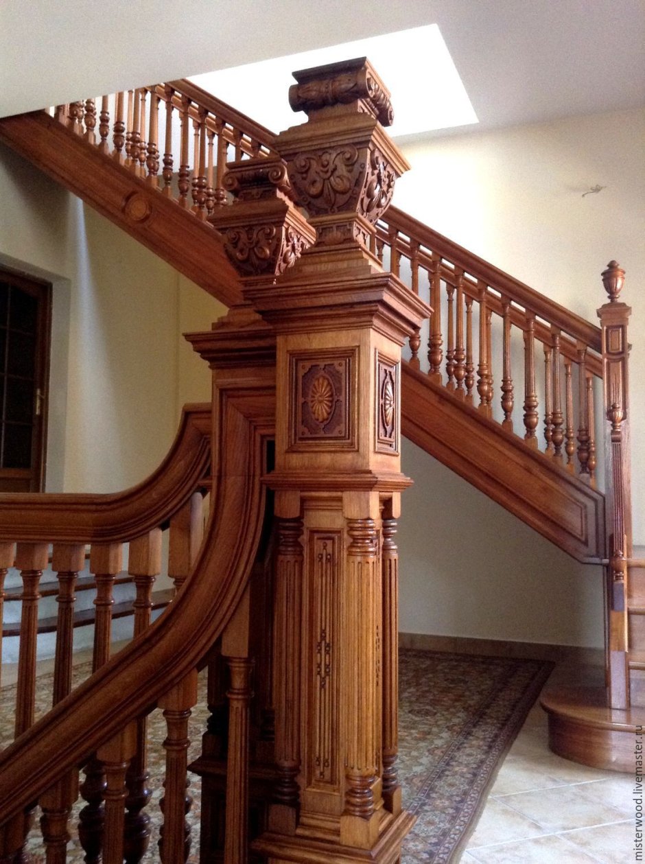Колонна для лестницы деревянная