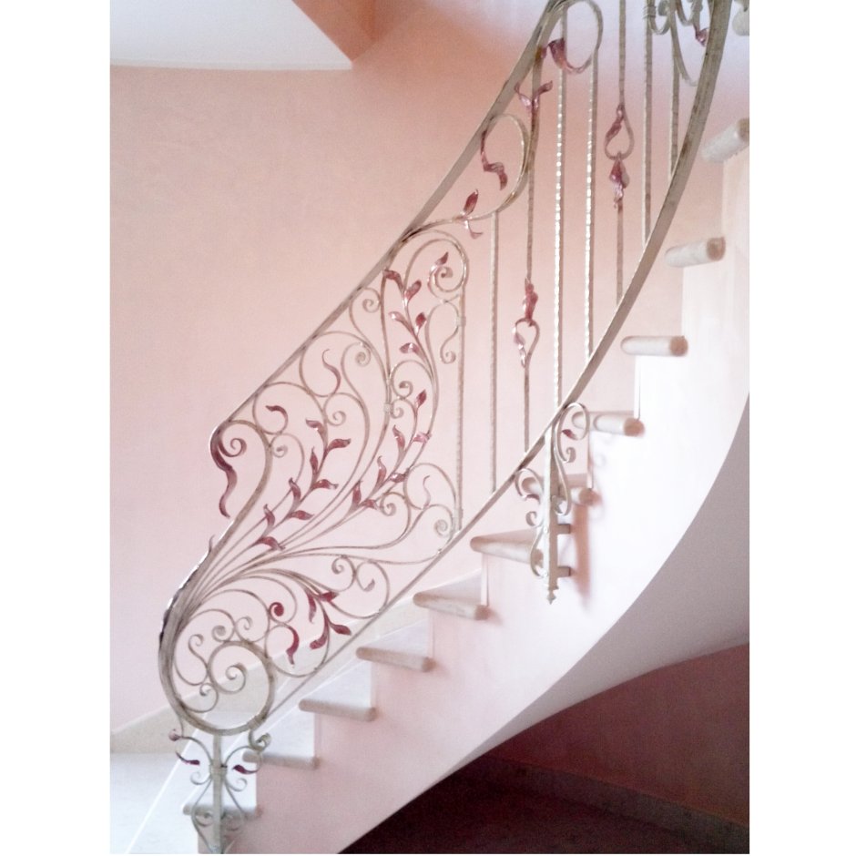 Кованые перила белые для лестницы внутри дома дизайнерские