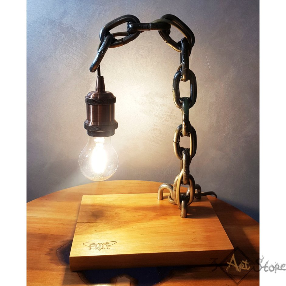 Лампа из цепи в стиле лофт