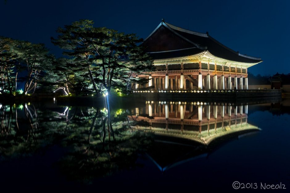 Корейский дворец черный