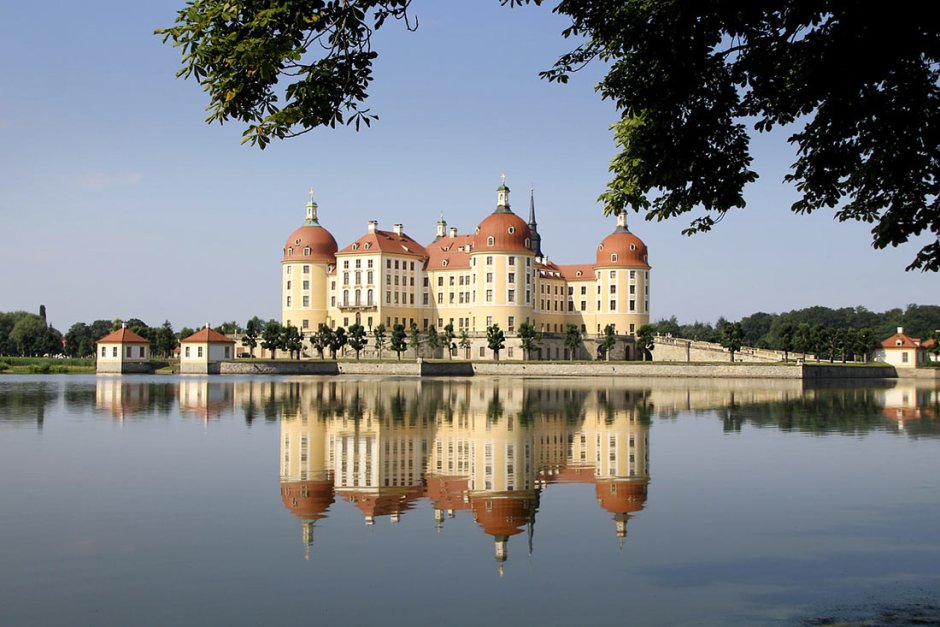 Замок Морицбург внутри Саксония