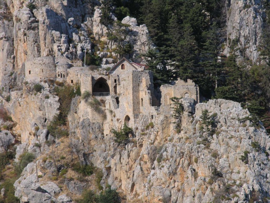 Замок Святого Иллариона Кипр