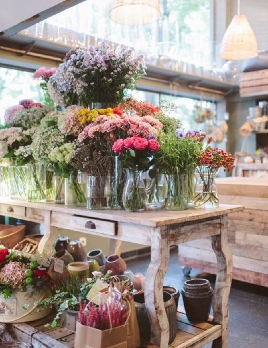 Цветочный магазин в деревянном стиле