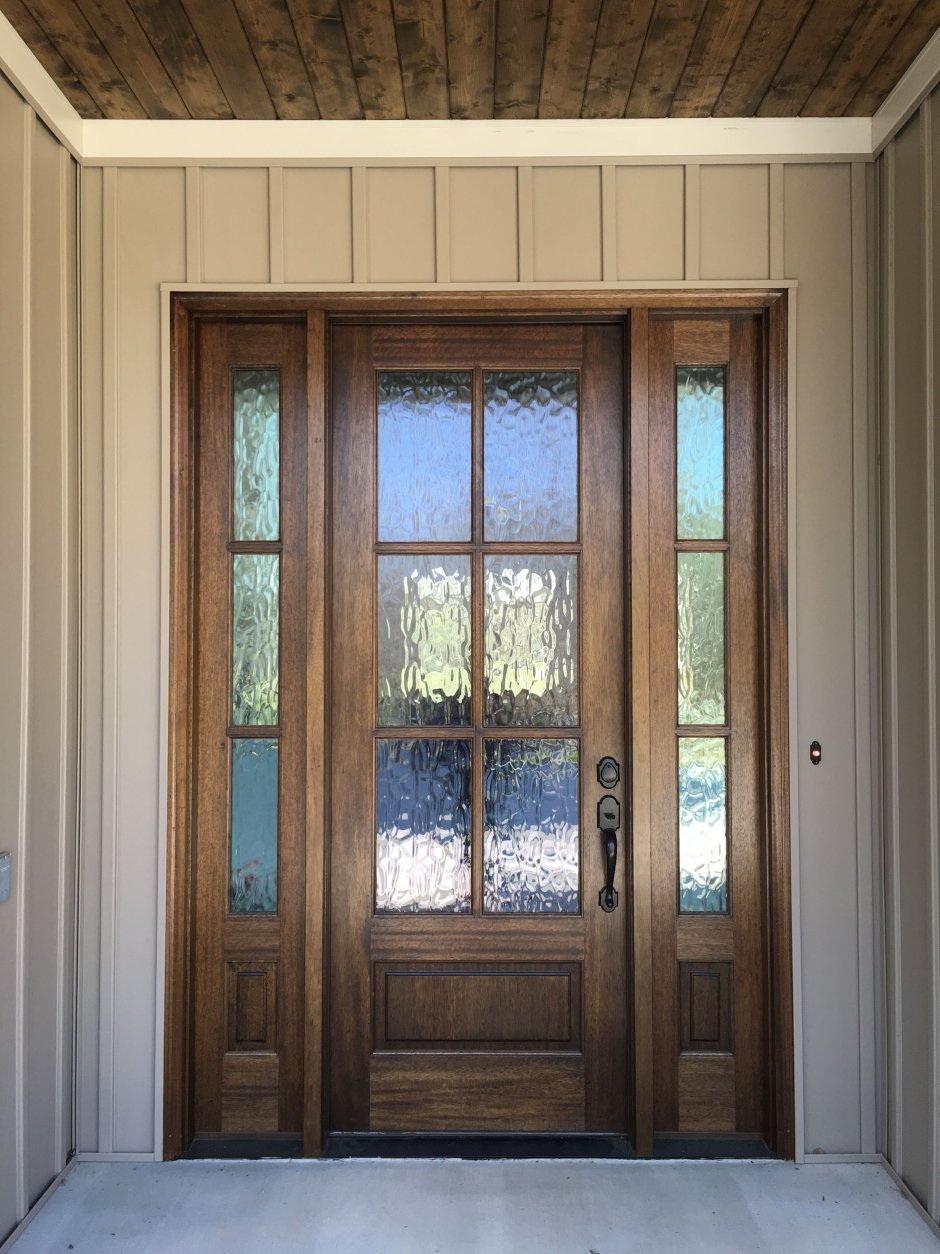Деревянная дверь со стеклопакетом