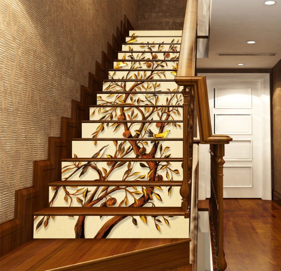 Лестница бело коричневая деревянная
