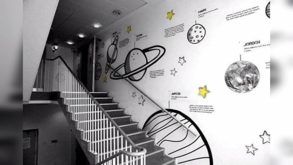 Роспись стен лестниц в школах