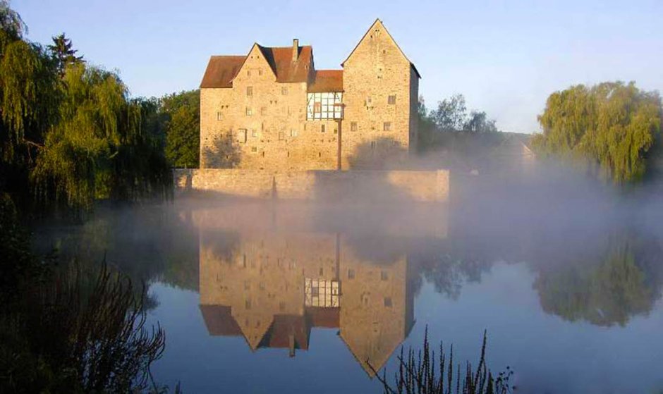 Замок Берг на Штарнбергском озере