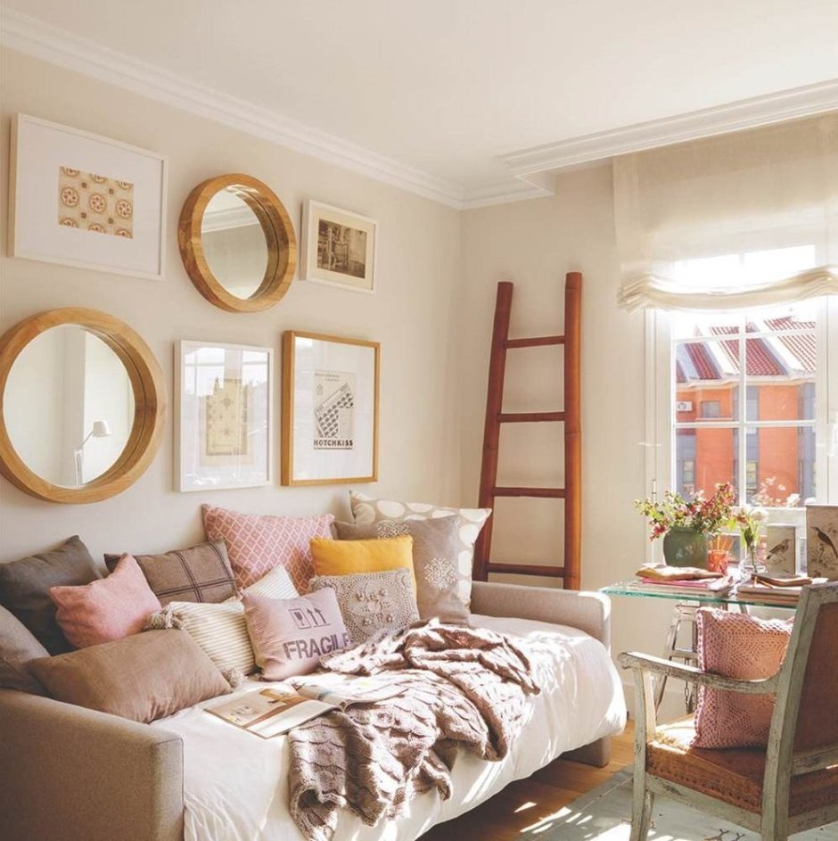 Спальня в теплых тонах