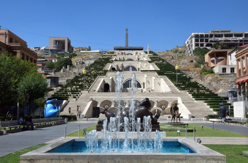 Ереван лестница большой Каскад