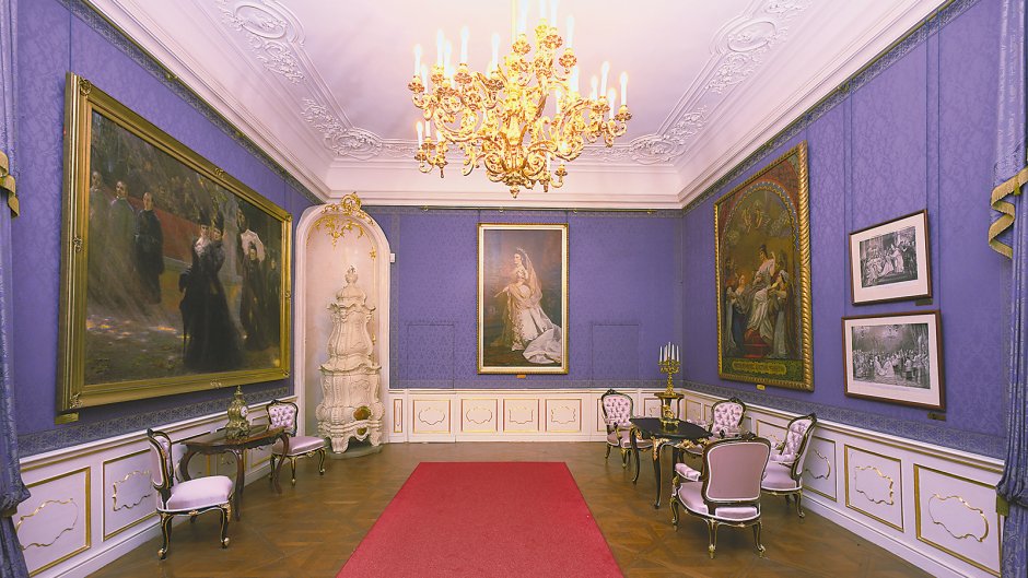 Королевский дворец в гёдёллё