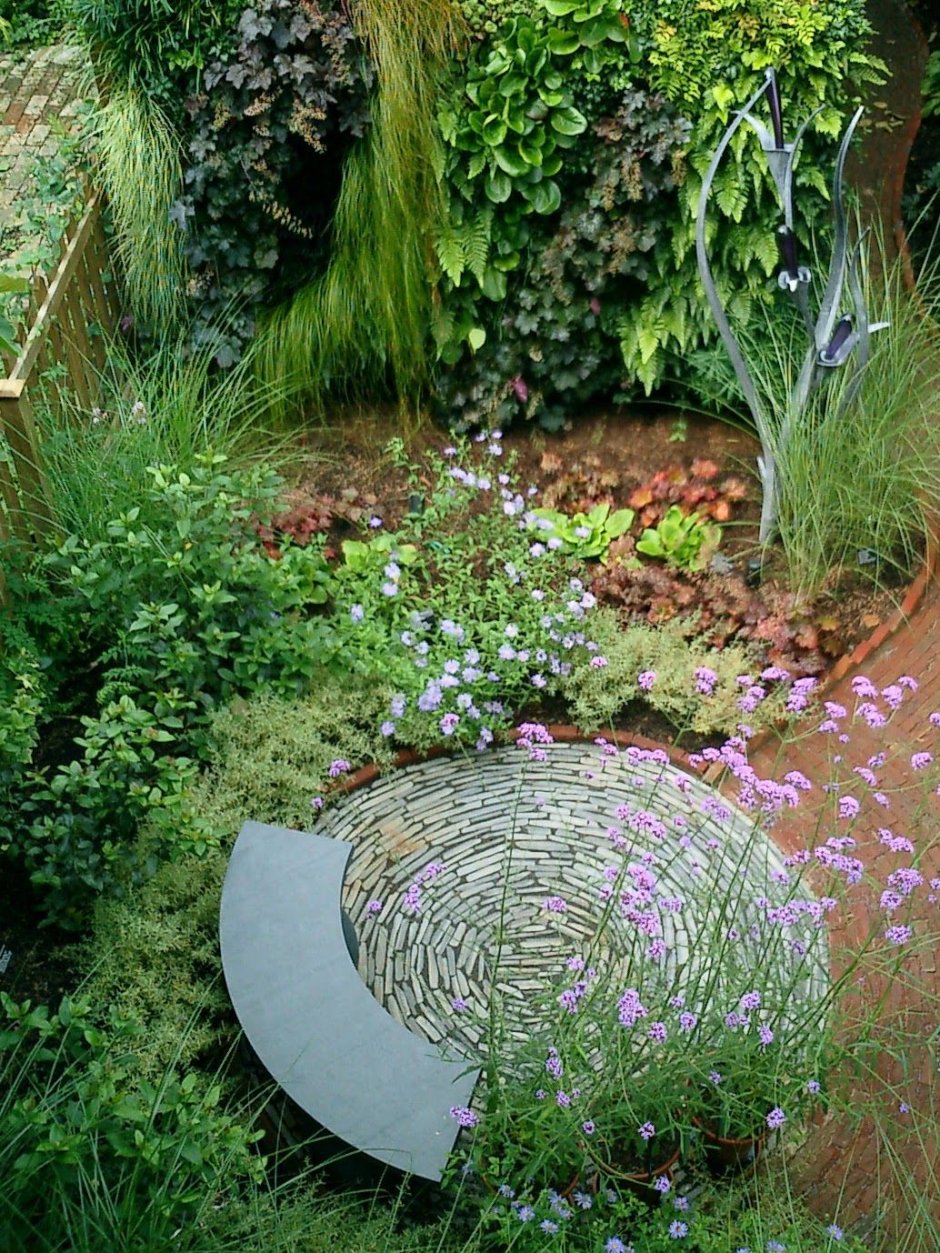 Дизайнерские уголки в саду