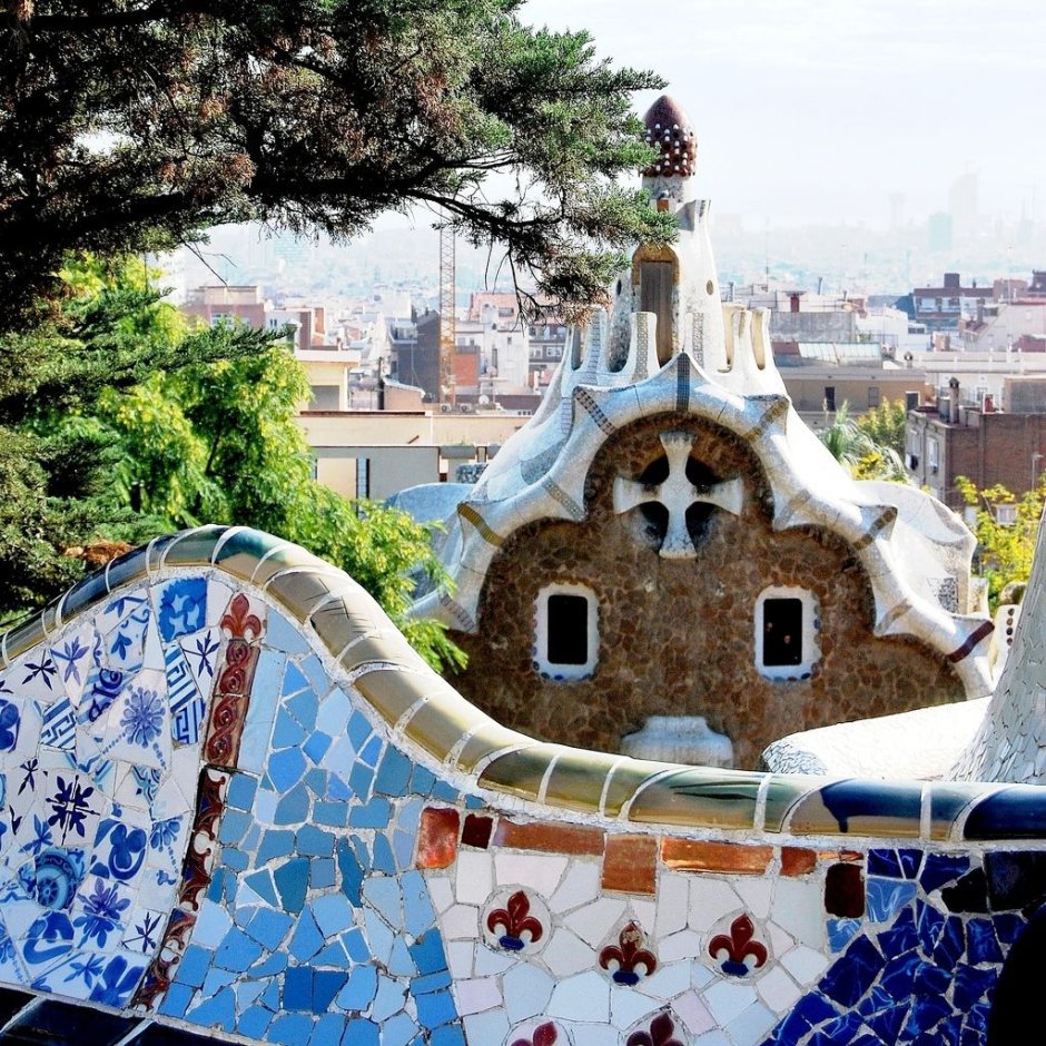 Пряничный домик Гауди в Барселоне