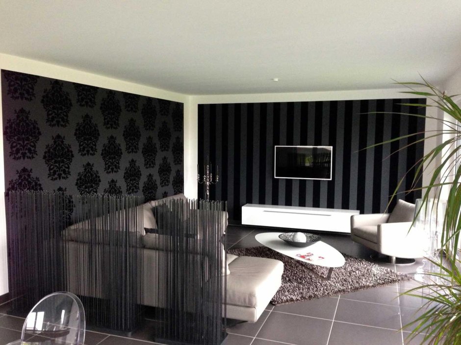 Чёрные обои в комнате