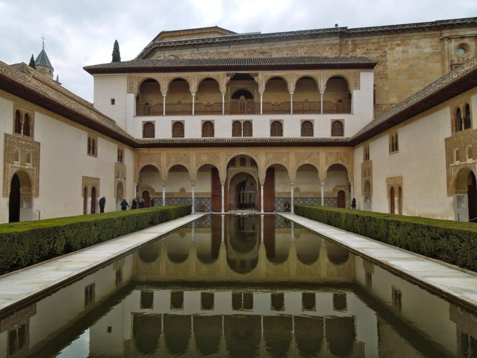Зал Абенсеррахов в Альгамбре