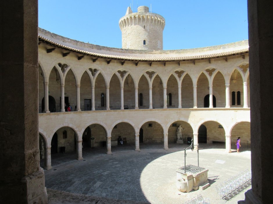 Замок Бельвер Испания