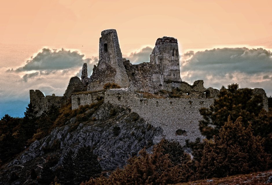 Чахтицкий замок Словакия