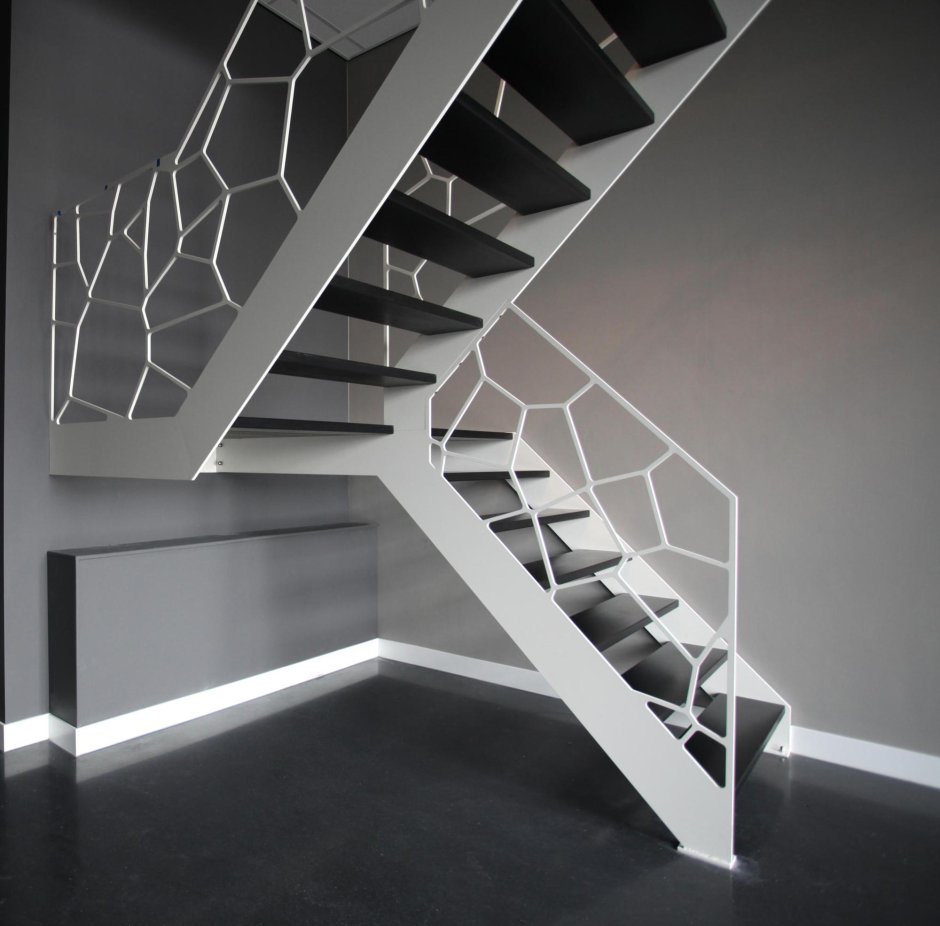 Лестница металлическая дизайнерская