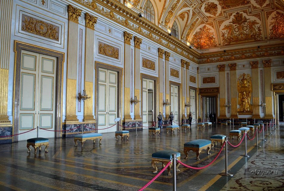Королевский дворец Казерты Неаполь