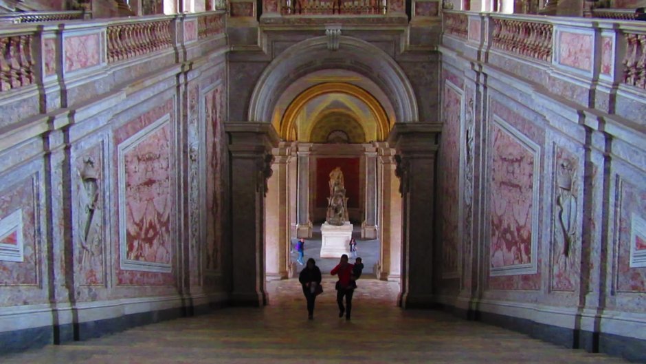 Королевский дворец в Казерте внутри