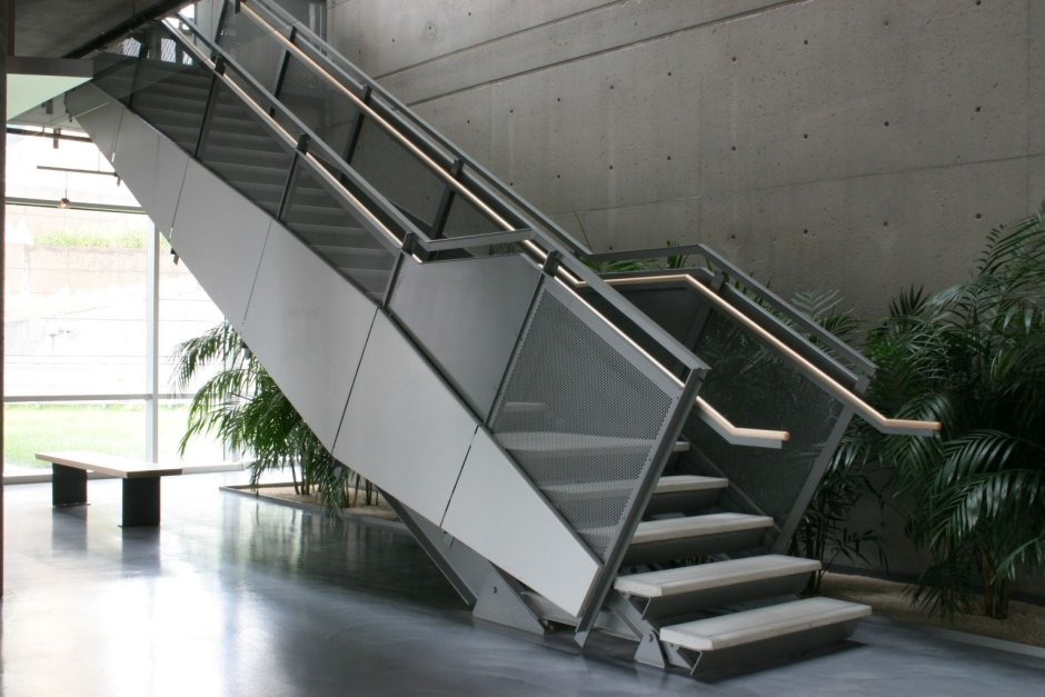 Лестницы в общественных зданиях