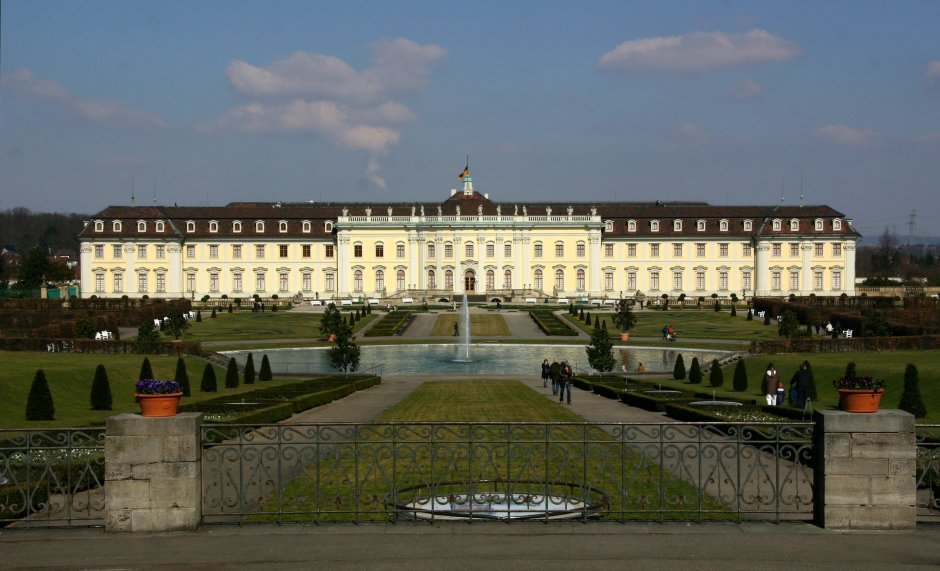 Дворец Людвигсбург