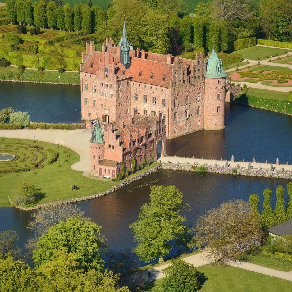 Замок Эгесков Дания гербы