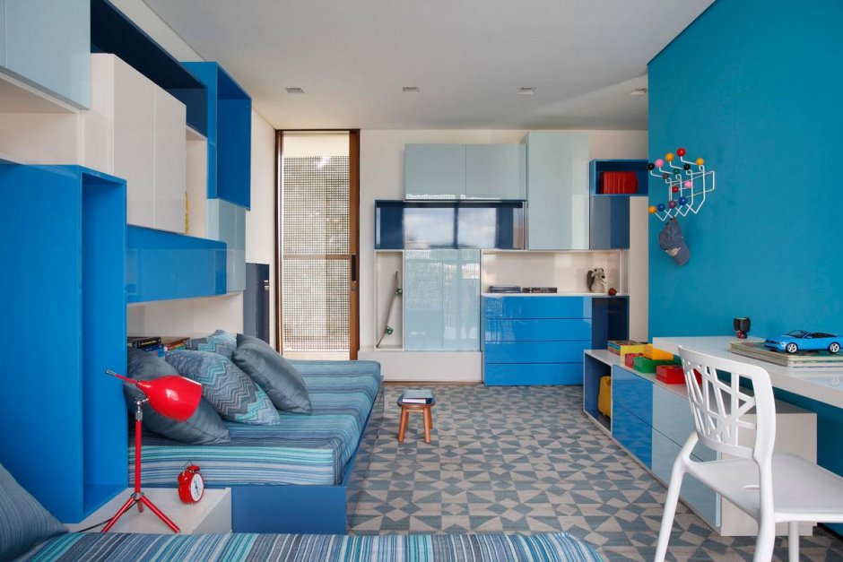Синяя мебель в интерьере детской