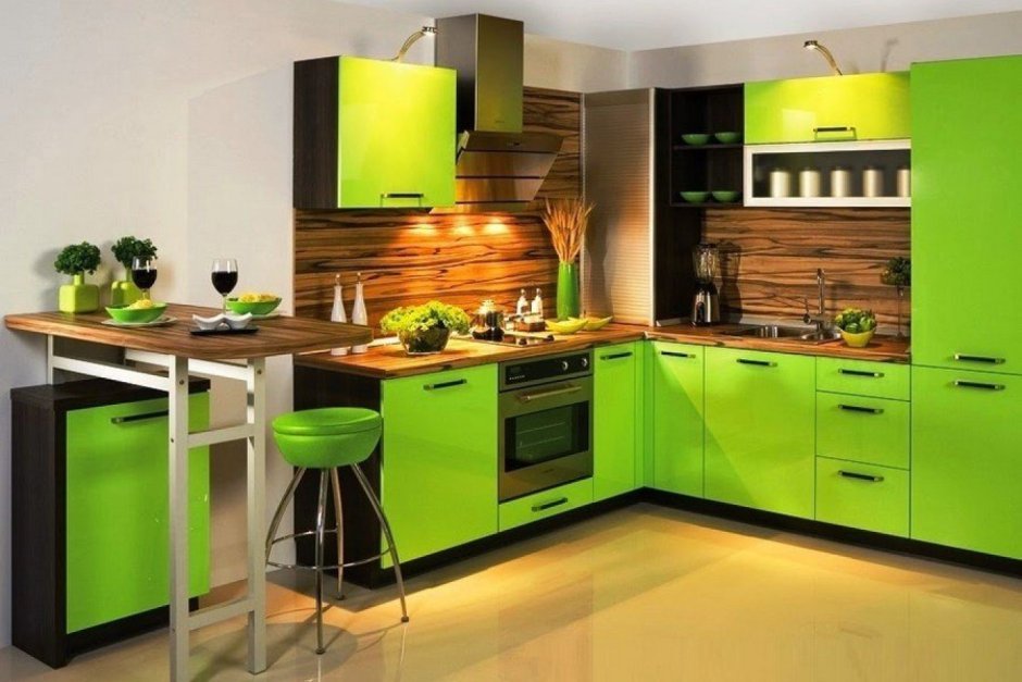 Зеленая кухня в интерьере кухни гостиной