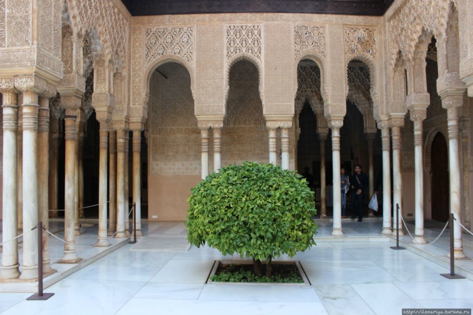 Дворец Халифа Альгамбра