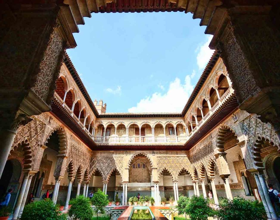 Дворец Альгамбра внутри