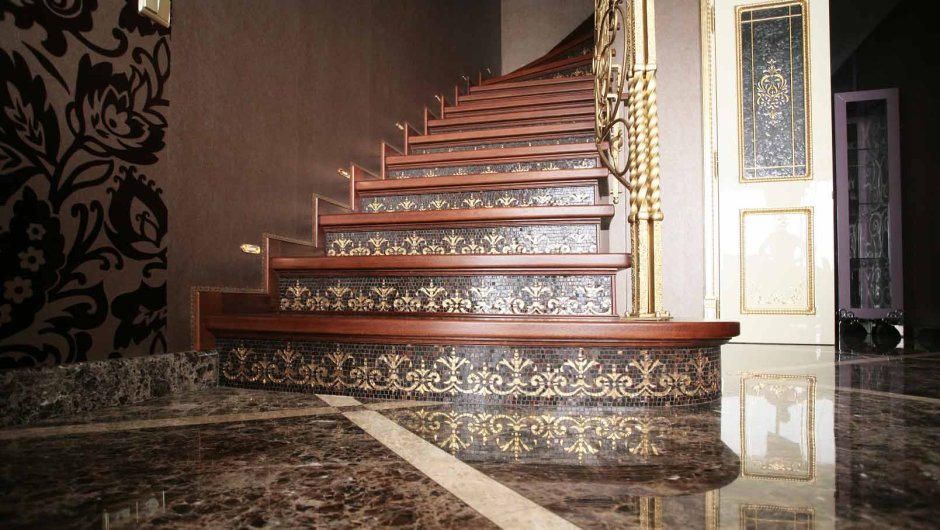 Лестница из мрамора Арабескато