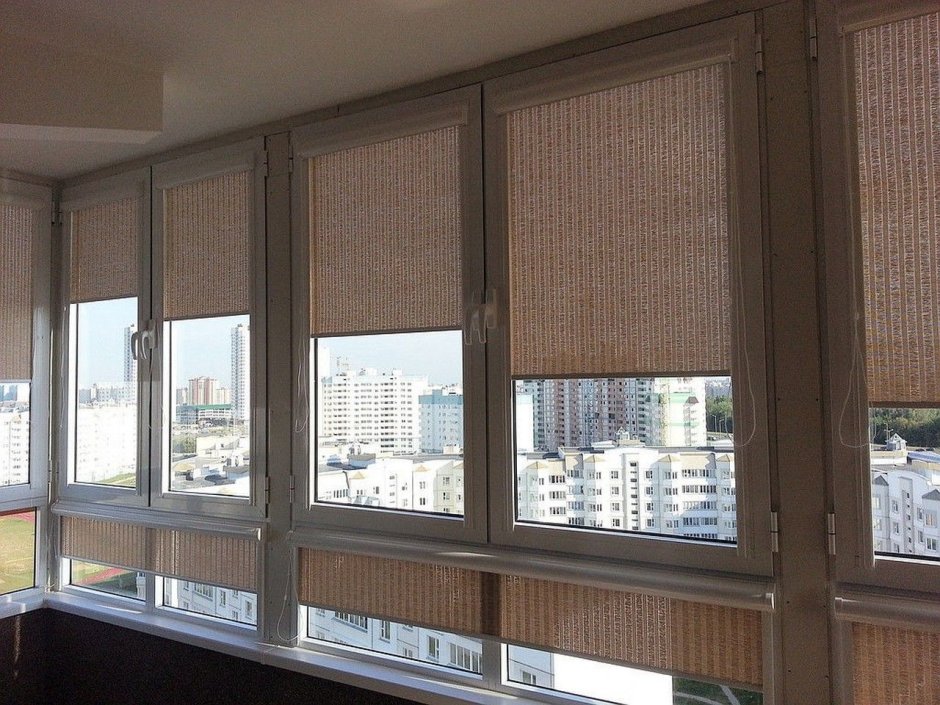 Рулонные шторы на открытый балкон