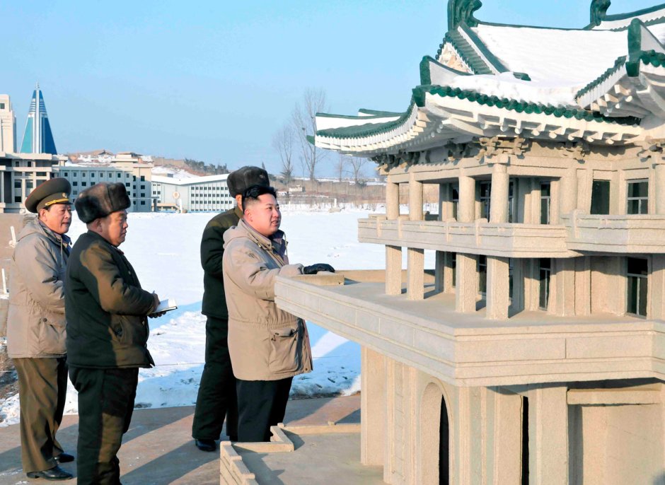 Лидер Северной Кореи Ким Чен Ын с супругой