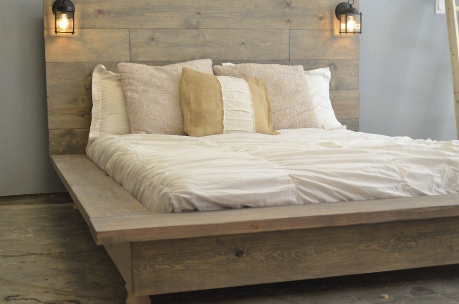 Старинные кровати из дерева