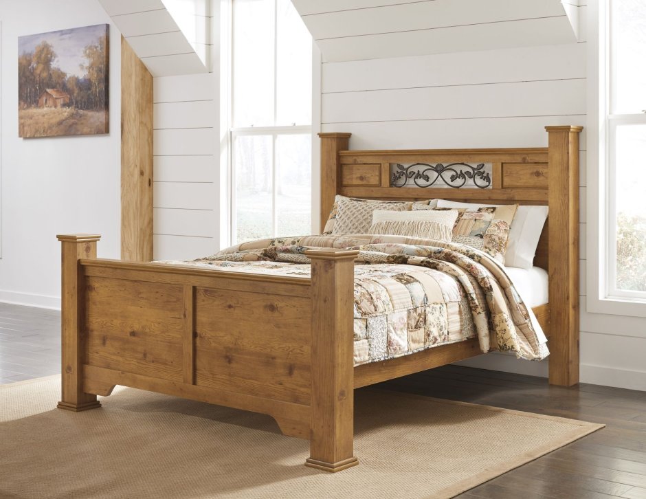 Красивые кровати в деревянном доме