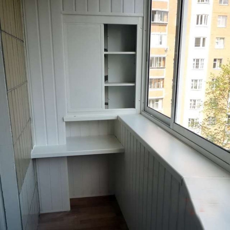 Шкаф на маленький балкон